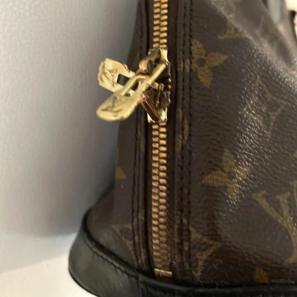 Authentic Louis Vuitton Alma PM BA0995 - Picture 11 of 16